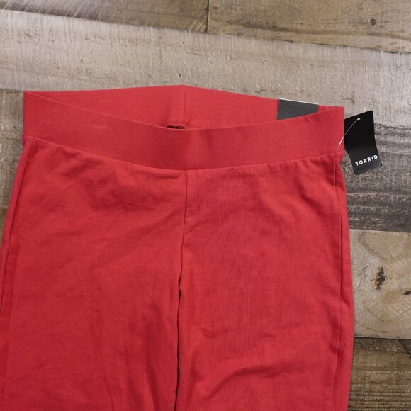 Torrid Premium Leggings 1X 14–16 Red American Beauty Crop NWT - Picture 2 of 12